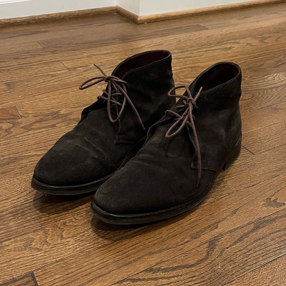 Elegant British Loake Chukka Boots for Men